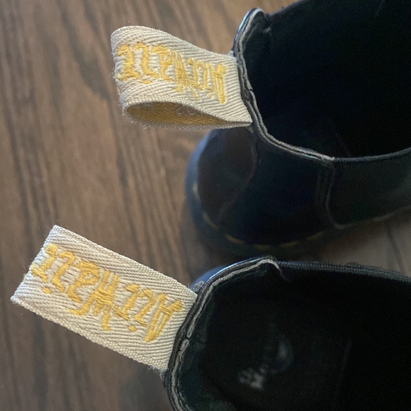 Dr. Martens Vegan 2976 Unisex Chelsea Boots - Picture 6 of 10